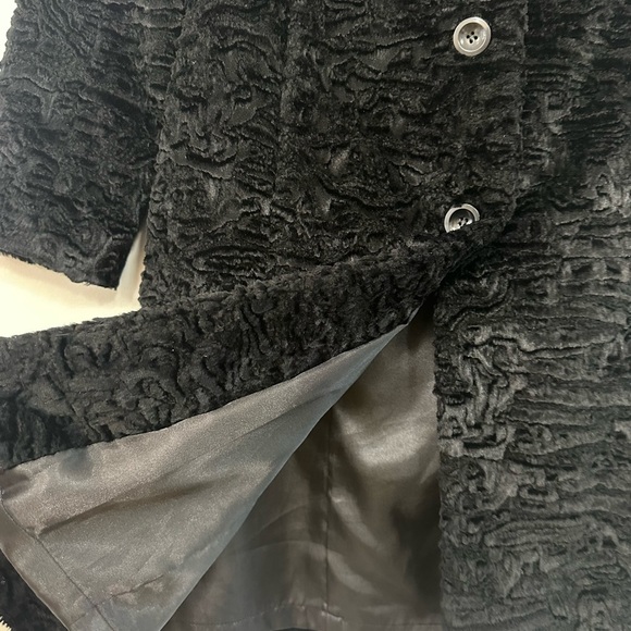 VINTAGE 90’s/Y2K faux Persian shearling BEBE 
Coat size Small
Satin lined 
EUC - Picture 6 of 14